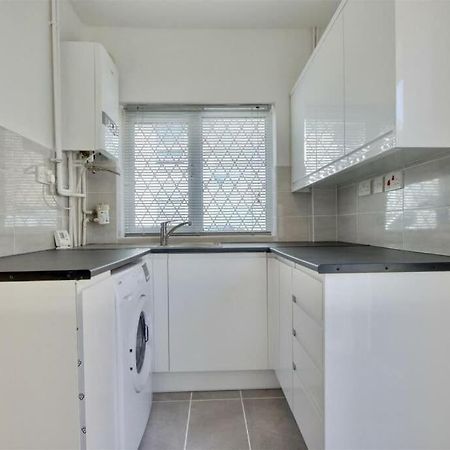 Improved Private House In Central Location พอร์ตสมัธ ภายนอก รูปภาพ
