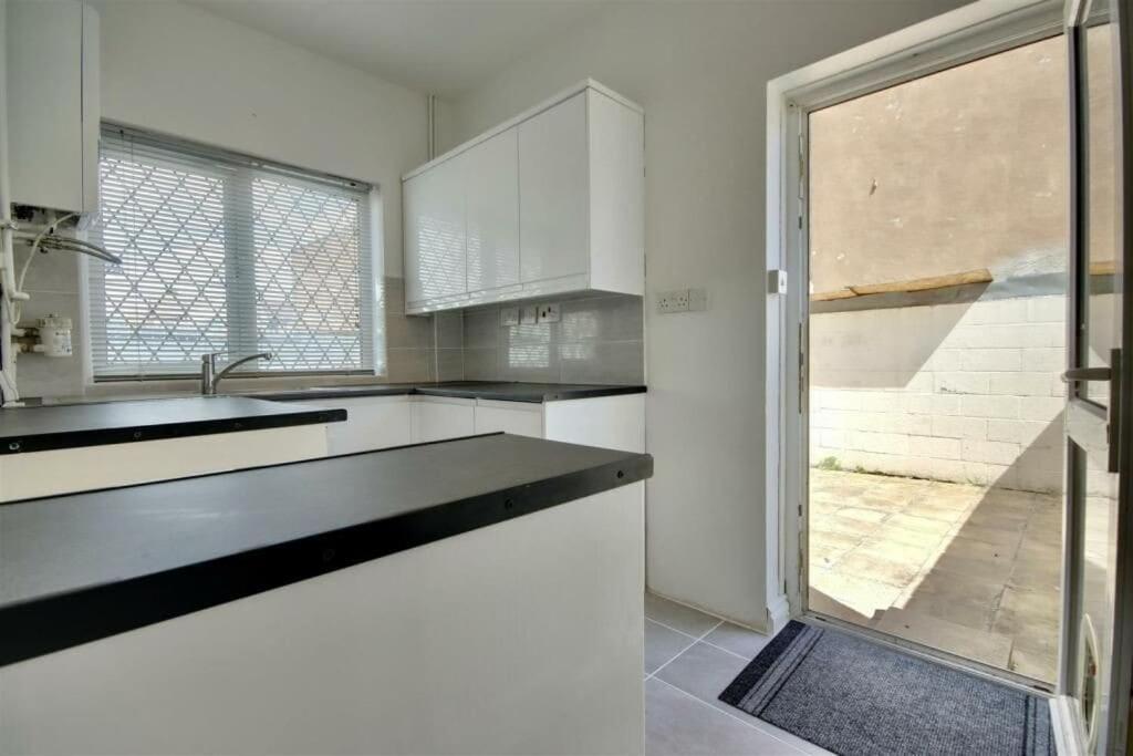 Improved Private House In Central Location พอร์ตสมัธ ภายนอก รูปภาพ