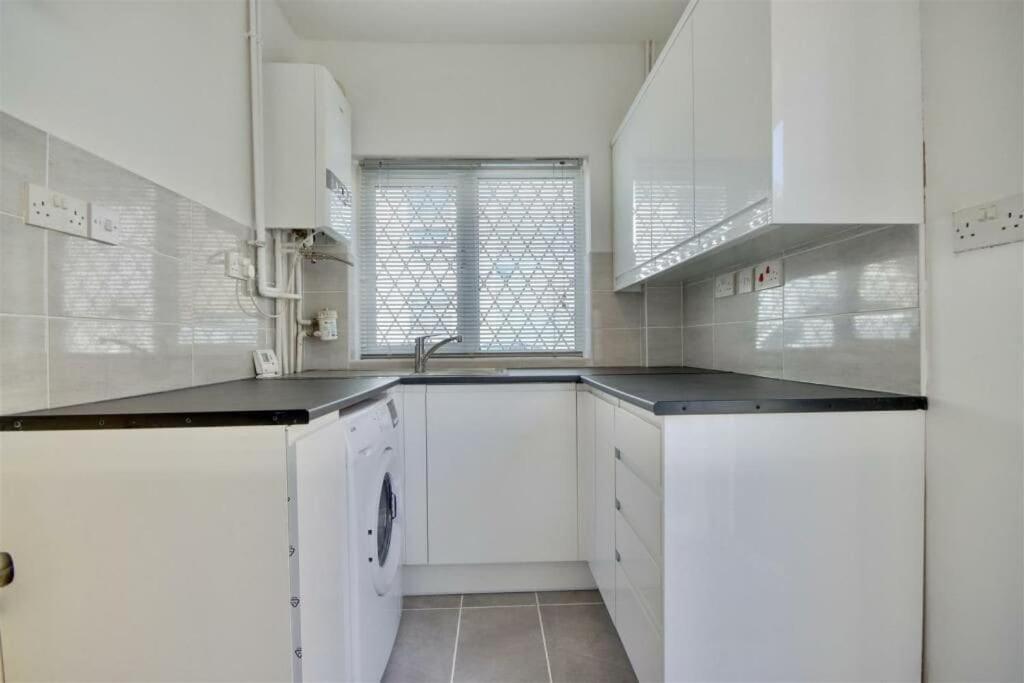 Improved Private House In Central Location พอร์ตสมัธ ภายนอก รูปภาพ